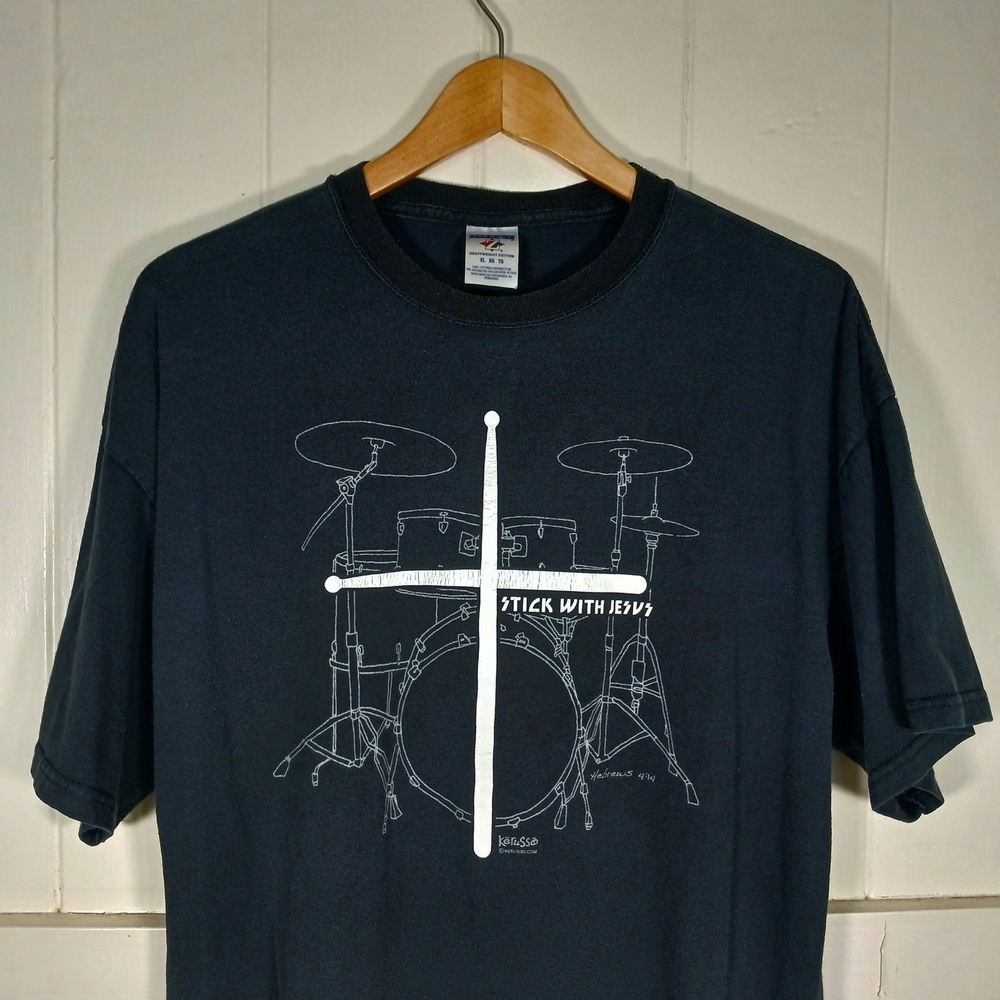 Stick With Jesus Drum Set Cross Hebrews Graphic T-Shirt Mens XL Black Kerusso
